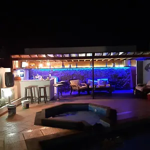  Villa Extremely Private Villa, Heated Pool & Jacuzzi, Pool Wet Bar, Great Views.