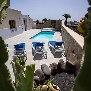  Villa Tenike